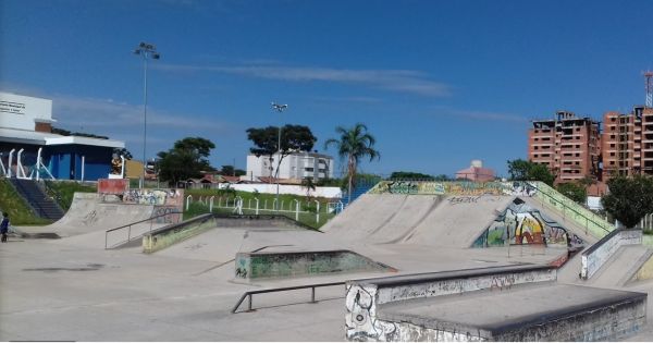 Esportistas de São Carlos pedem reforma de pista de skate do Santa Felícia