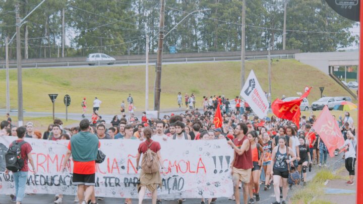Estudantes mobilizam-se contra cortes nas Universidades de São Carlos