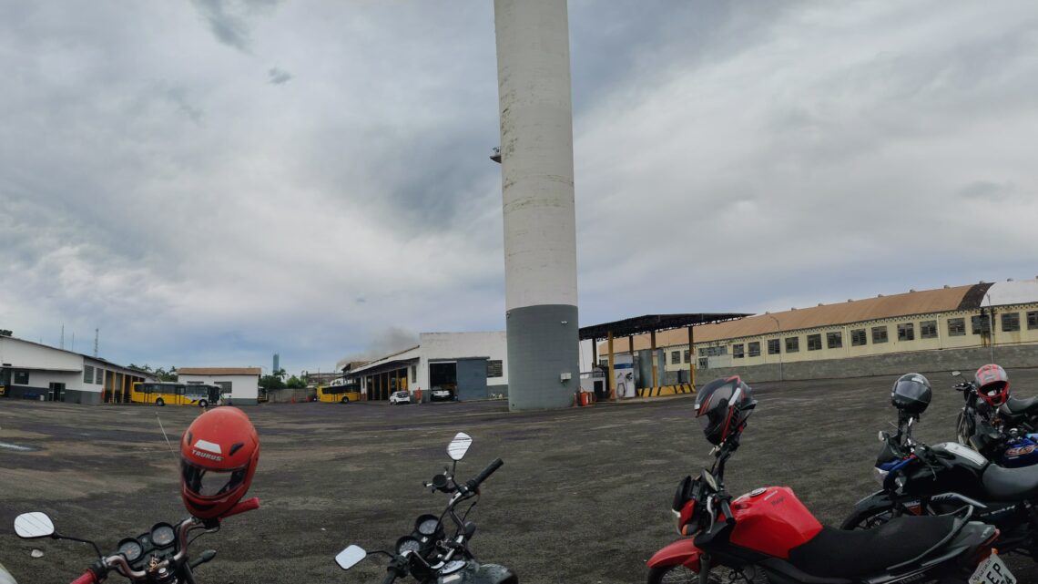 Motoristas de ônibus paralisam transporte coletivo em São Carlos